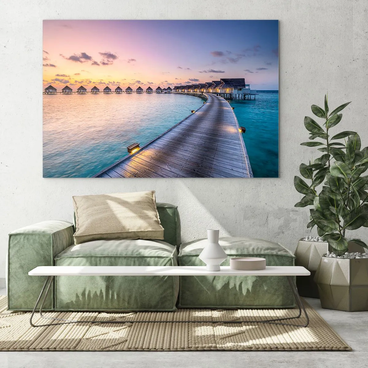Obraz na szkle - Drewniany pomost prowadzący do luksusowych domków na wodzie o zachodzie słońca - 70x50cm - Wakacje - powrót do źródeł - Nowoczesna dekoracja ścienna do salonu i sypialni ARTTOR
