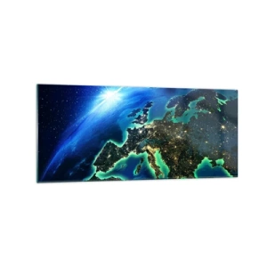 Obraz na szkle - Widok na Europę z kosmosu w blasku wschodzącego słońca - 120x50cm - Roziskrzona Europa - Nowoczesna dekoracja ścienna do salonu i sypialni ARTTOR