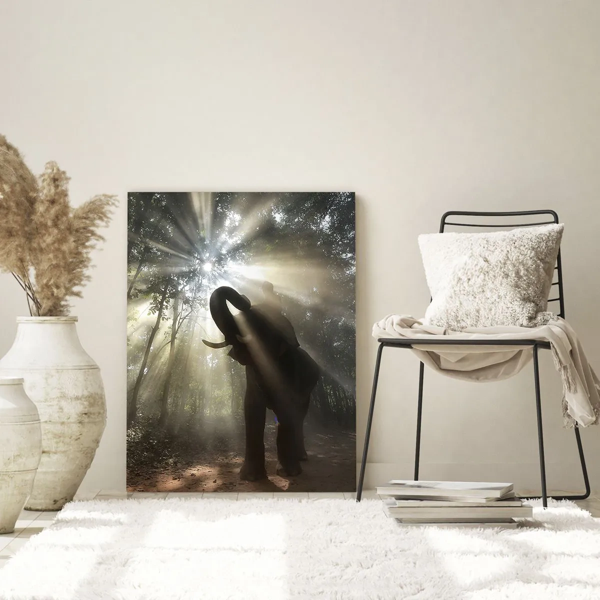 Obraz na szkle - Słoń w lesie oświetlonym promieniami słońca - 50x70cm - Pod szczęśliwą gwiazdą - Nowoczesna dekoracja ścienna do salonu, kuchni i sypialni ARTTOR