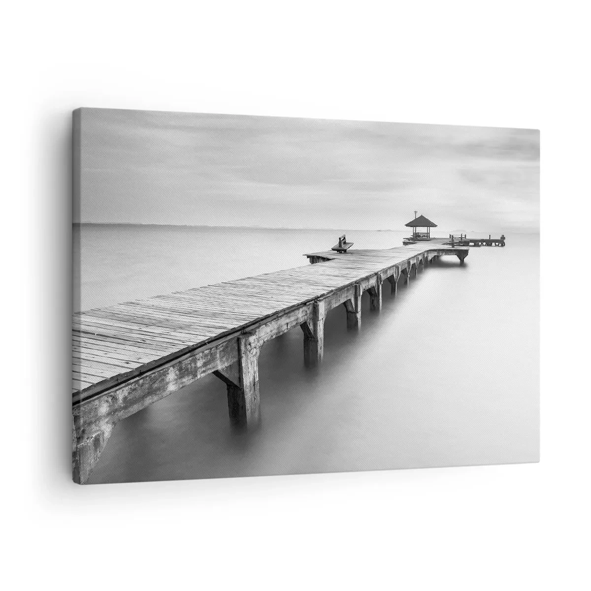 Obraz na płótnie - Czarno-biały widok na drewniane molo nad spokojną wodą - 70x50cm - W siną dal - Nowoczesna dekoracja ścienna do salonu i sypialni ARTTOR