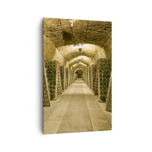 Obraz na płótnie - Winnica z piwnicą pełną butelek wina ustawionych na drewnianych stojakach. - 80x120cm - Narodziny smaku - Nowoczesna dekoracja ścienna do salonu i sypialni ARTTOR
