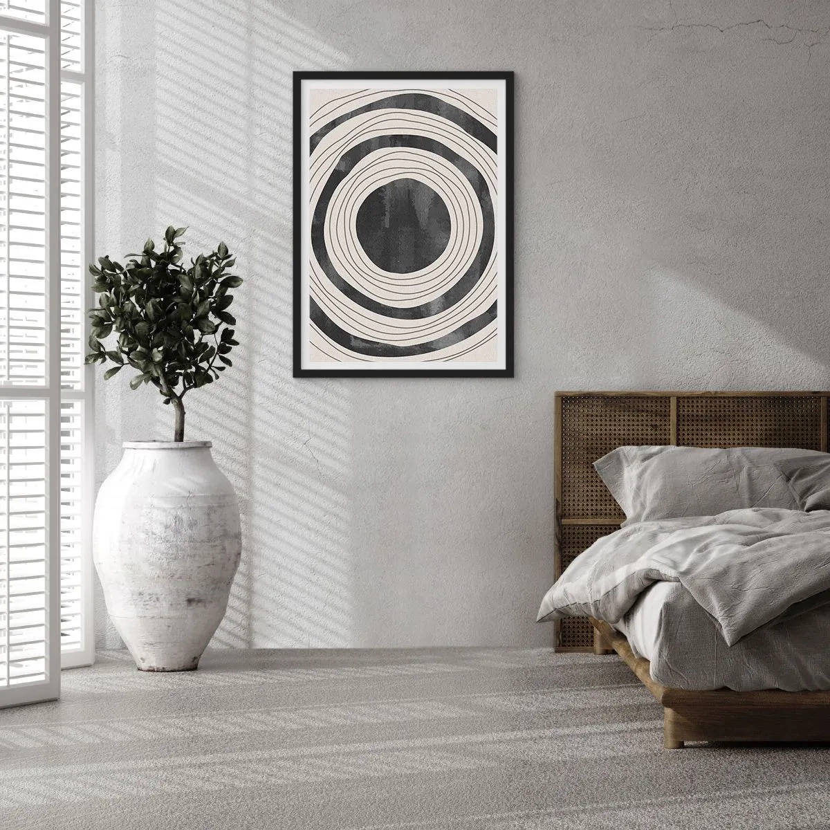 Plakat w czarnej ramie - Abstrakcyjne koncentryczne kręgi w czerni i bieli - 50x70cm - W samo sedno - Nowoczesna dekoracja ścienna do salonu i sypialni ARTTOR