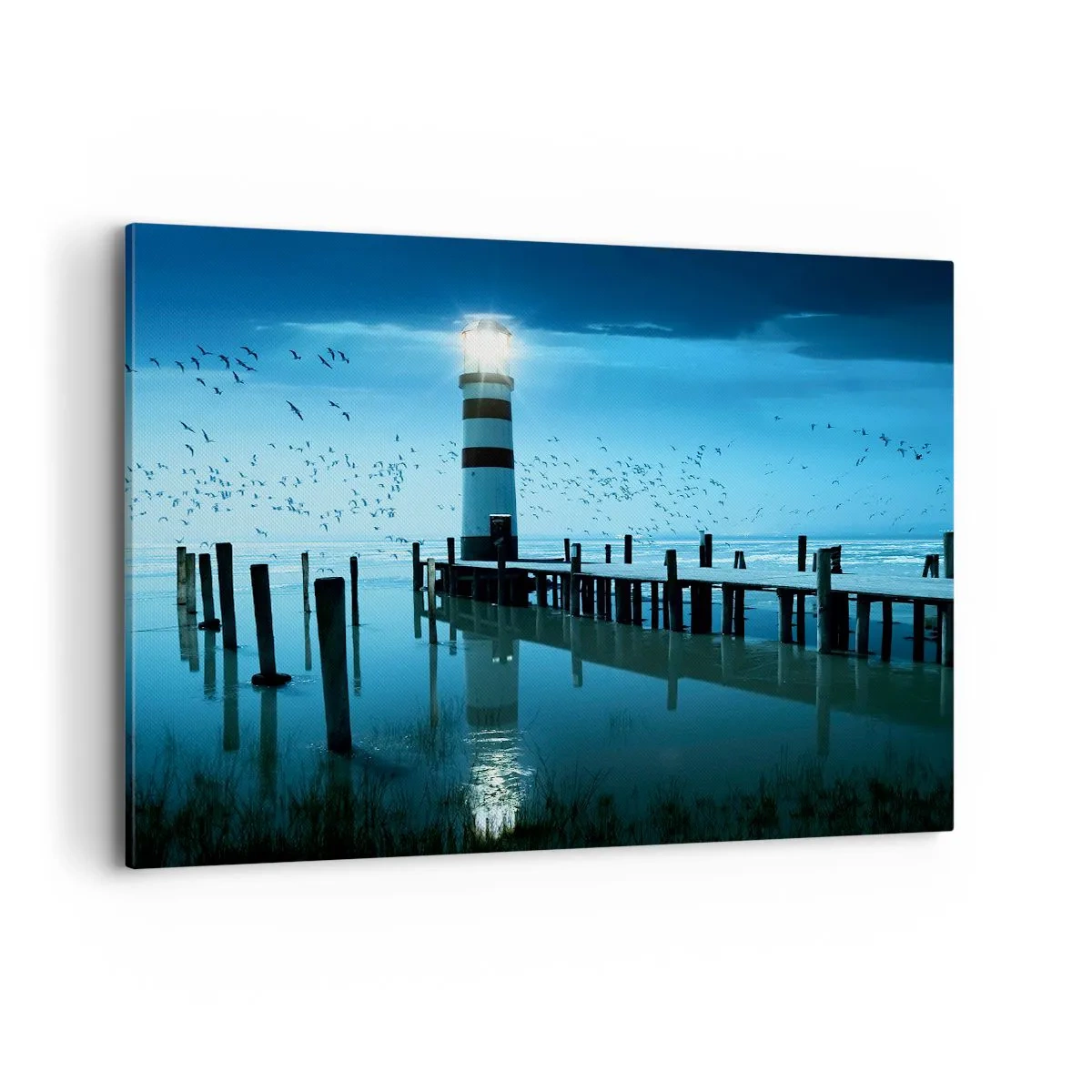 Obraz na płótnie - Latarnia morska przy molo oświetlona nocą - 120x80cm - I nie boisz się ciemności - Nowoczesna dekoracja ścienna do salonu, kuchni i sypialni ARTTOR
