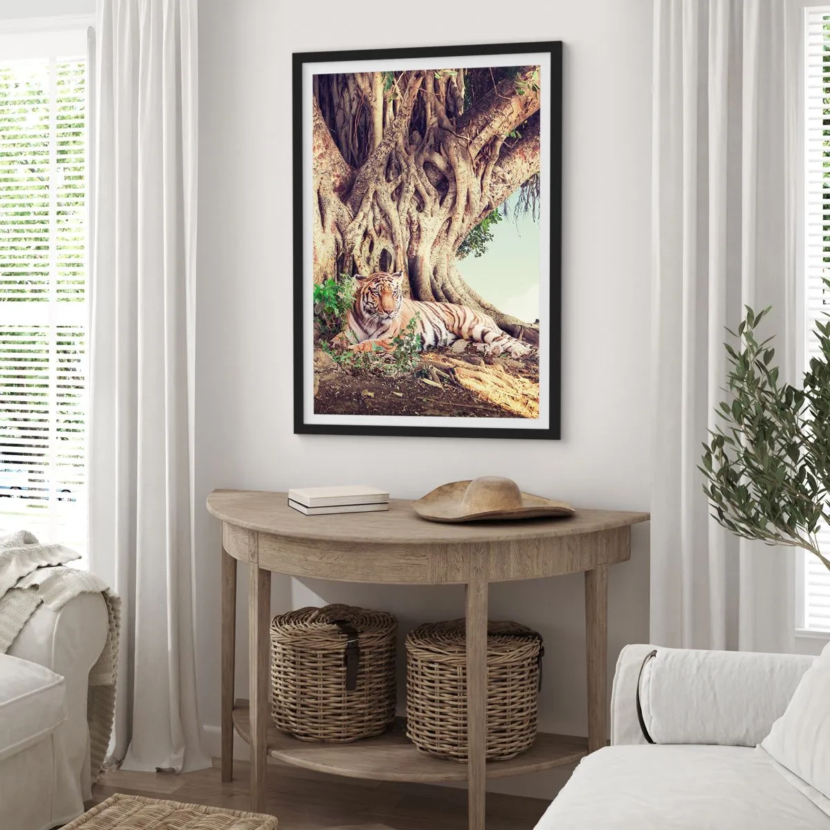 Plakat w czarnej ramie - Tygrys odpoczywający pod ogromnym drzewem o splątanych korzeniach - 50x70cm - Widok z Księgi Rodzaju - Nowoczesna dekoracja ścienna do salonu i sypialni ARTTOR