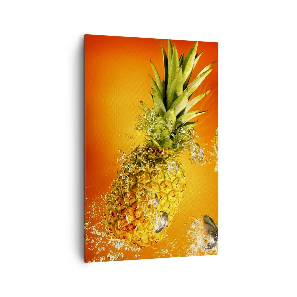 Obraz na płótnie - Ananas zanurzony w wodzie na tle pomarańczowego gradientu - 80x120cm - Tropikalna soczysta świeżość - Nowoczesna dekoracja ścienna do salonu i sypialni ARTTOR
