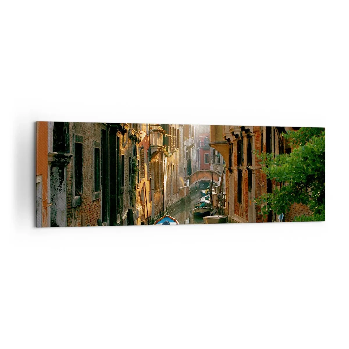 Obraz na płótnie - Malowniczy kanał w Wenecji z łodziami i mostem - 160x50cm - W weneckim zaułku - Nowoczesna dekoracja ścienna do salonu i sypialni ARTTOR