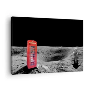 Obraz na płótnie - Czerwona budka telefoniczna na Księżycu - 70x50cm - Kosmiczny żart - Nowoczesna dekoracja ścienna do salonu i sypialni ARTTOR