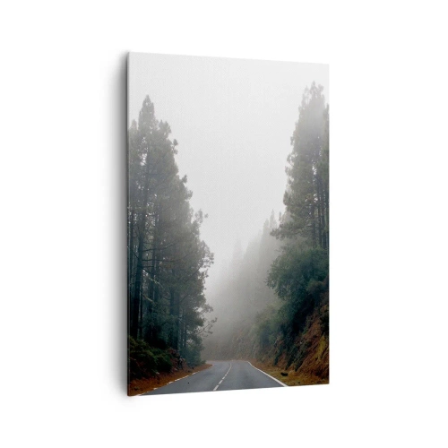 Obraz na płótnie - Droga prowadząca przez mglisty las sosnowy - 80x120cm - Opowieść magicznego lasu - Nowoczesna dekoracja ścienna do salonu i sypialni ARTTOR