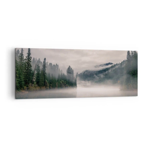 Obraz na płótnie - Mglisty las odbijający się w spokojnym jeziorze - 140x50cm - W zadumie, we mgle - Nowoczesna dekoracja ścienna do salonu i sypialni ARTTOR