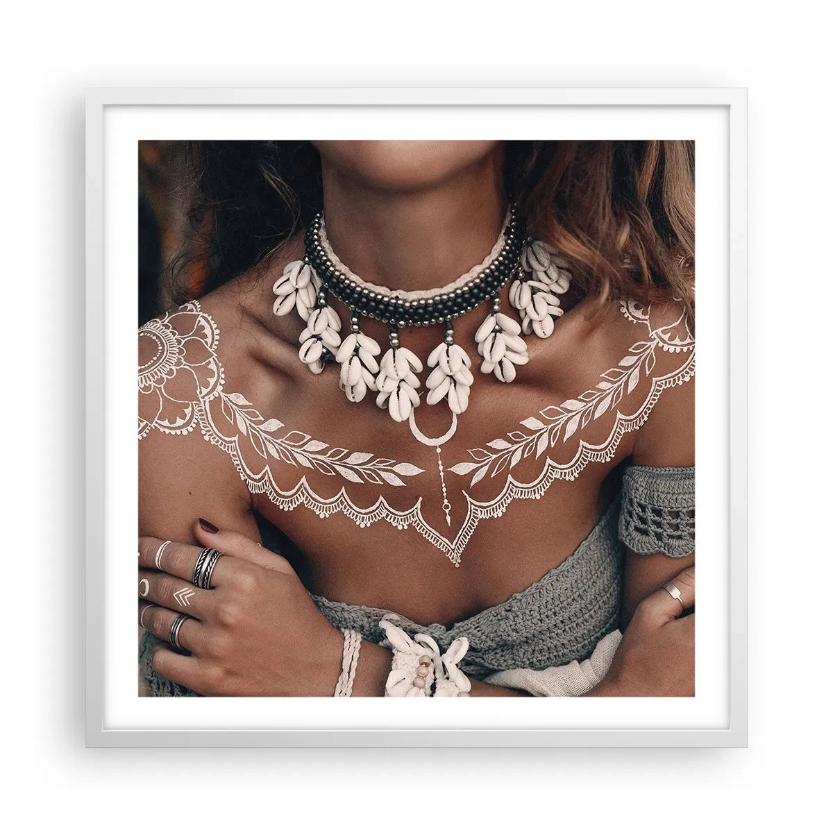 Plakat w białej ramie - Talizmany, rytuały kobiecości - 60x60 cm