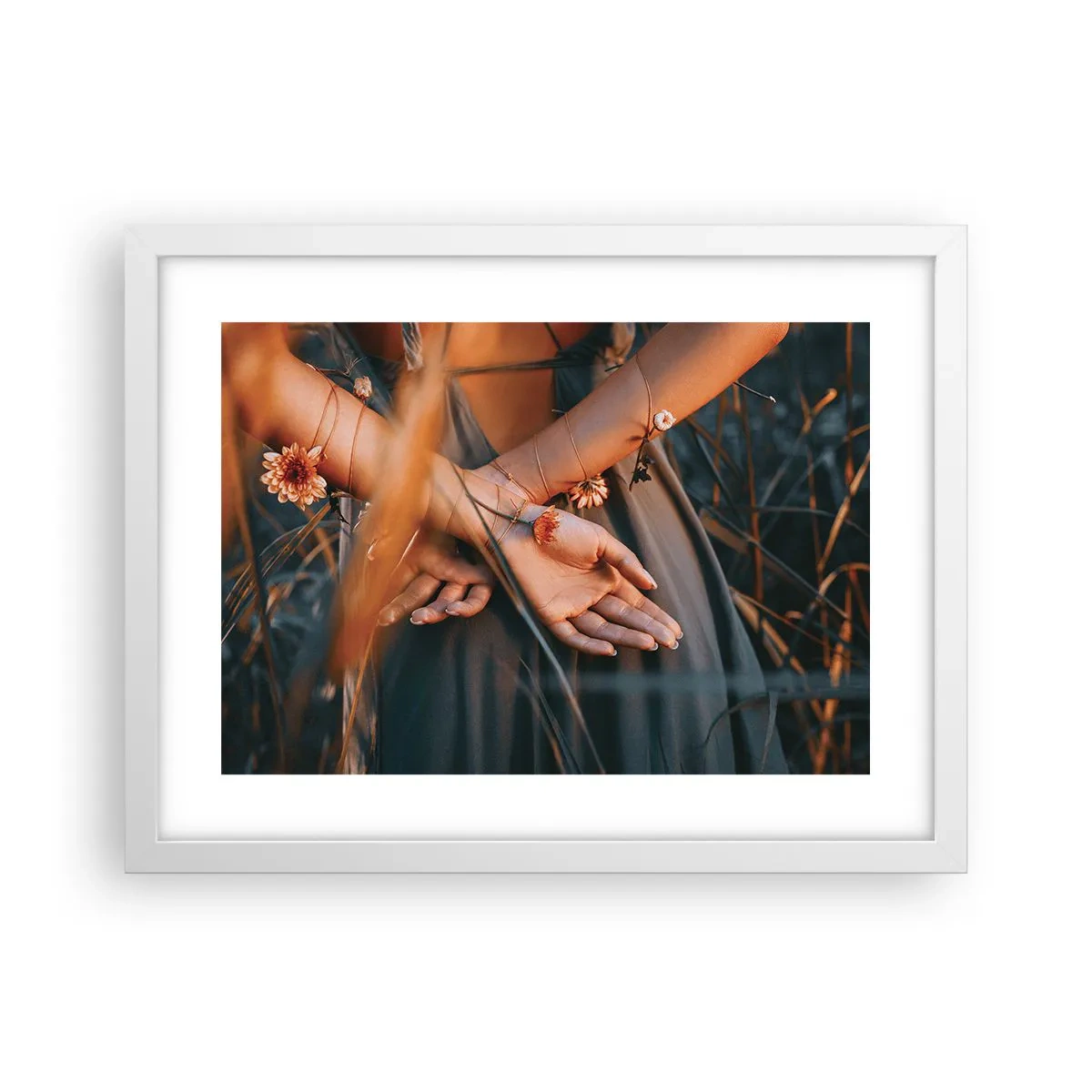 Plakat w białej ramie - Związana z naturą - 40x30 cm
