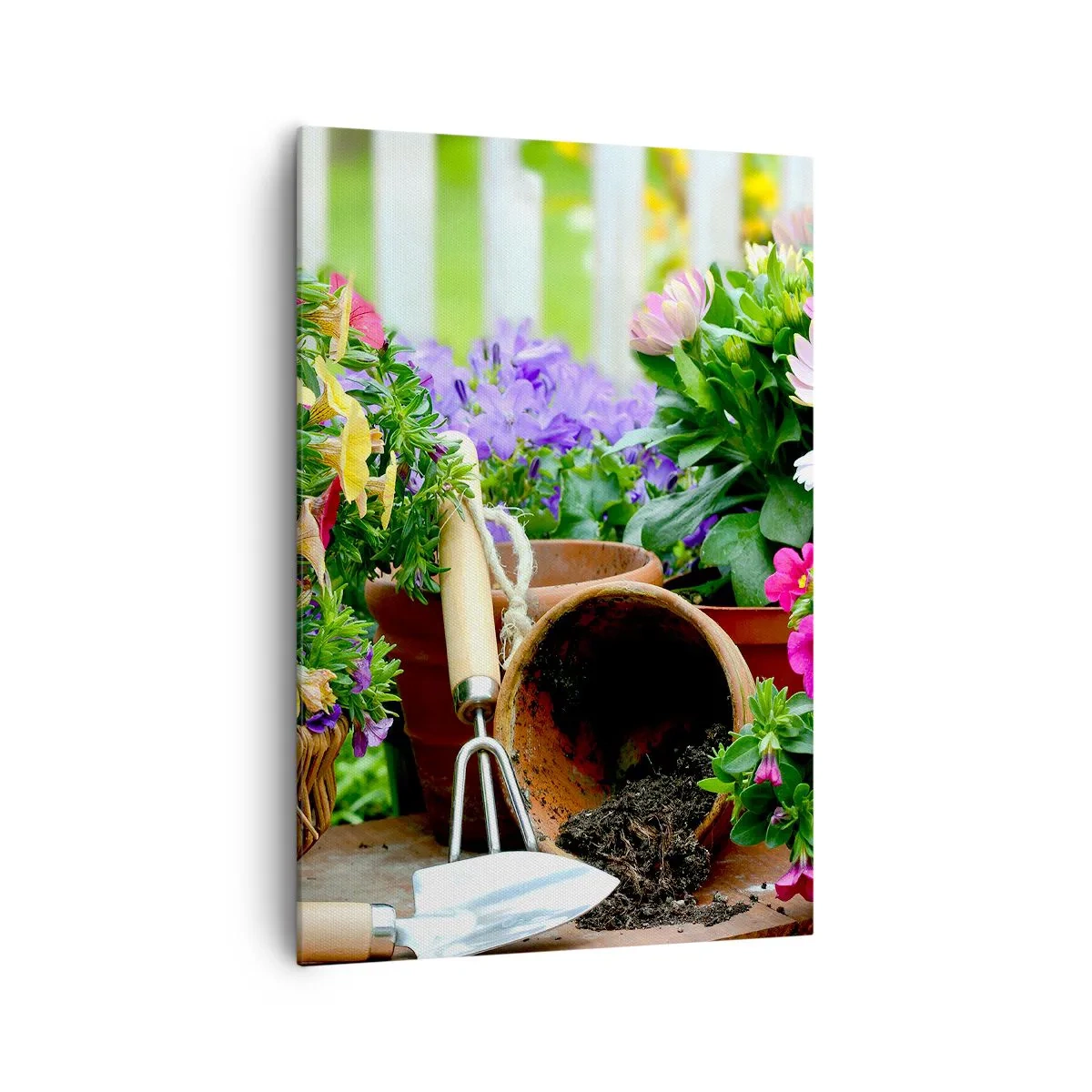 Obraz na płótnie - Kolorowe kwiaty w doniczkach z narzędziami ogrodniczymi na stole - 70x100cm - Ogródek Zosi - Nowoczesna dekoracja ścienna do salonu i sypialni ARTTOR