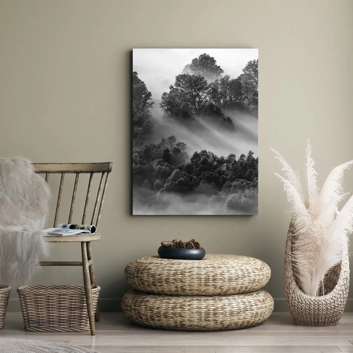 Obraz na płótnie - Czarno-biały las spowity poranną mgłą - 50x70cm - Wstający ze snu - Nowoczesna dekoracja ścienna do salonu, kuchni i sypialni ARTTOR