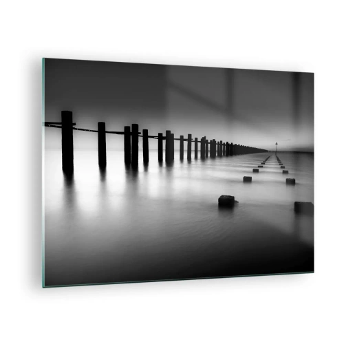 Obraz na szkle - Minimalistyczny pomost na spokojnej wodzie w czerni i bieli - 70x50cm - Szara dal we mgle - Nowoczesna dekoracja ścienna do salonu i sypialni ARTTOR