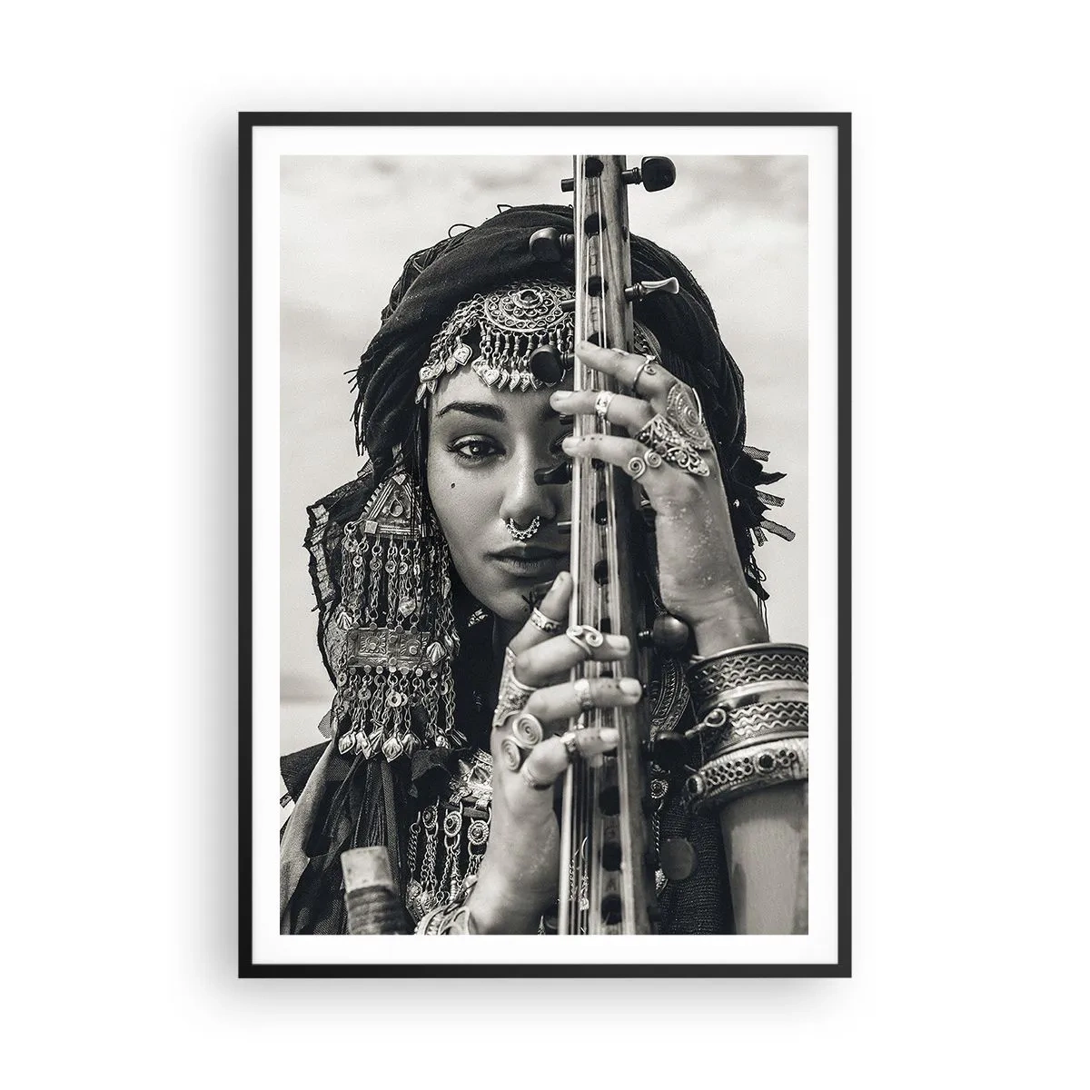 Plakat w czarnej ramie - Sama muzyka orientu - 70x100 cm
