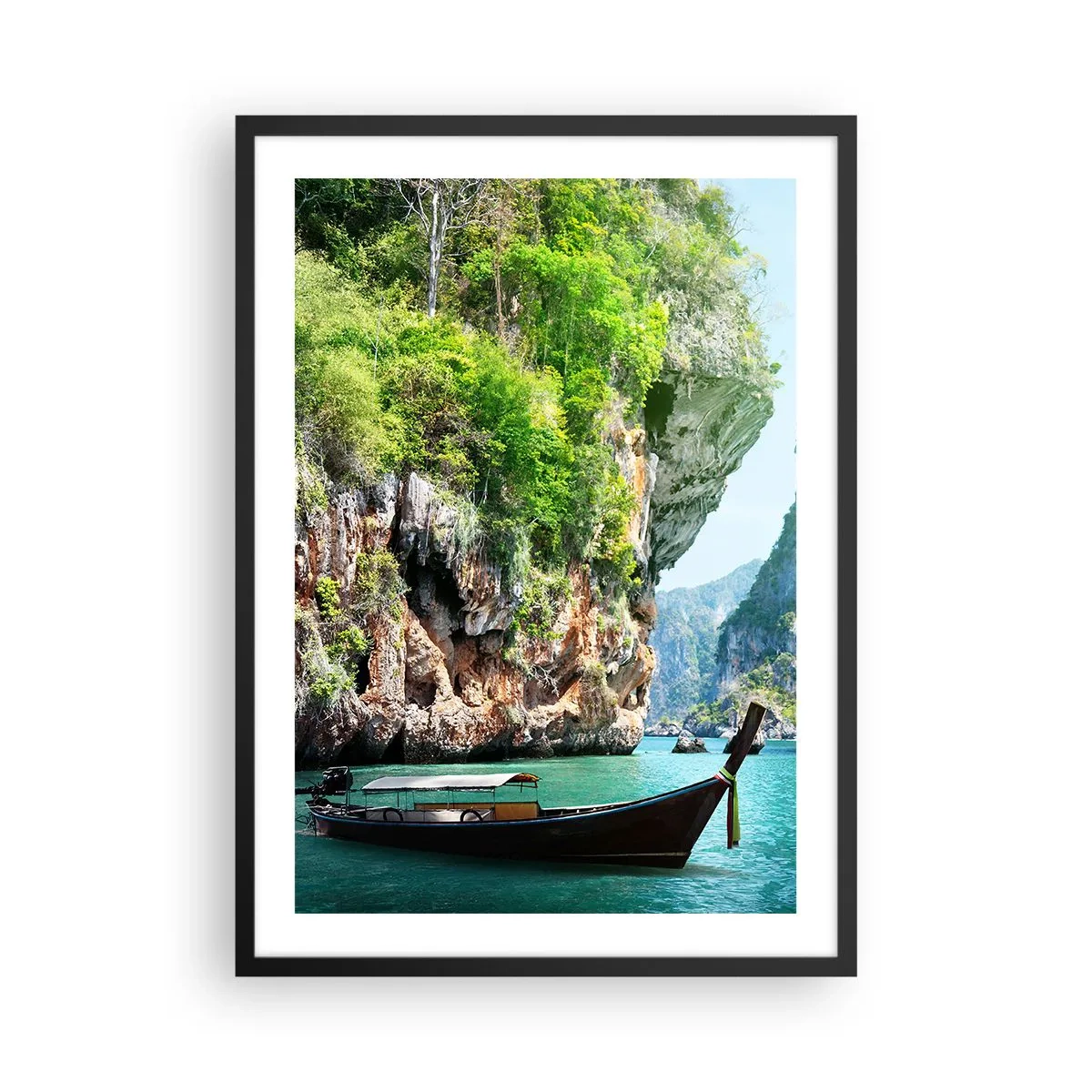 Plakat w czarnej ramie - Tradycyjna łódź na tle malowniczych skał i zieleni - 50x70cm - Zaproszenie do egzotycznej podróży - Nowoczesna dekoracja ścienna do salonu i sypialni ARTTOR