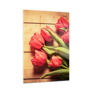 Obraz na szkle - Czerwone tulipany na drewnianej desce - 50x70cm - Wiosenne wyznanie - Nowoczesna dekoracja ścienna do salonu, kuchni i sypialni ARTTOR