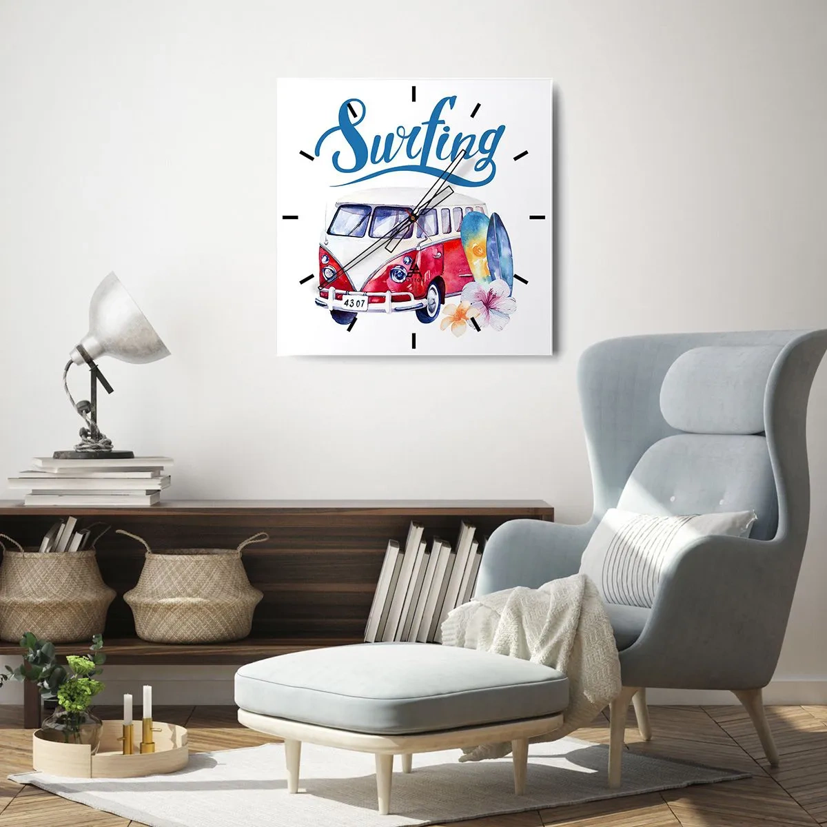 Zegar ścienny - Kolorowa grafika z busem i motywem surfingu - 30x30cm - Ogórek - klasyk dla surfera - Nowoczesna dekoracja ścienna do salonu i sypialni ARTTOR