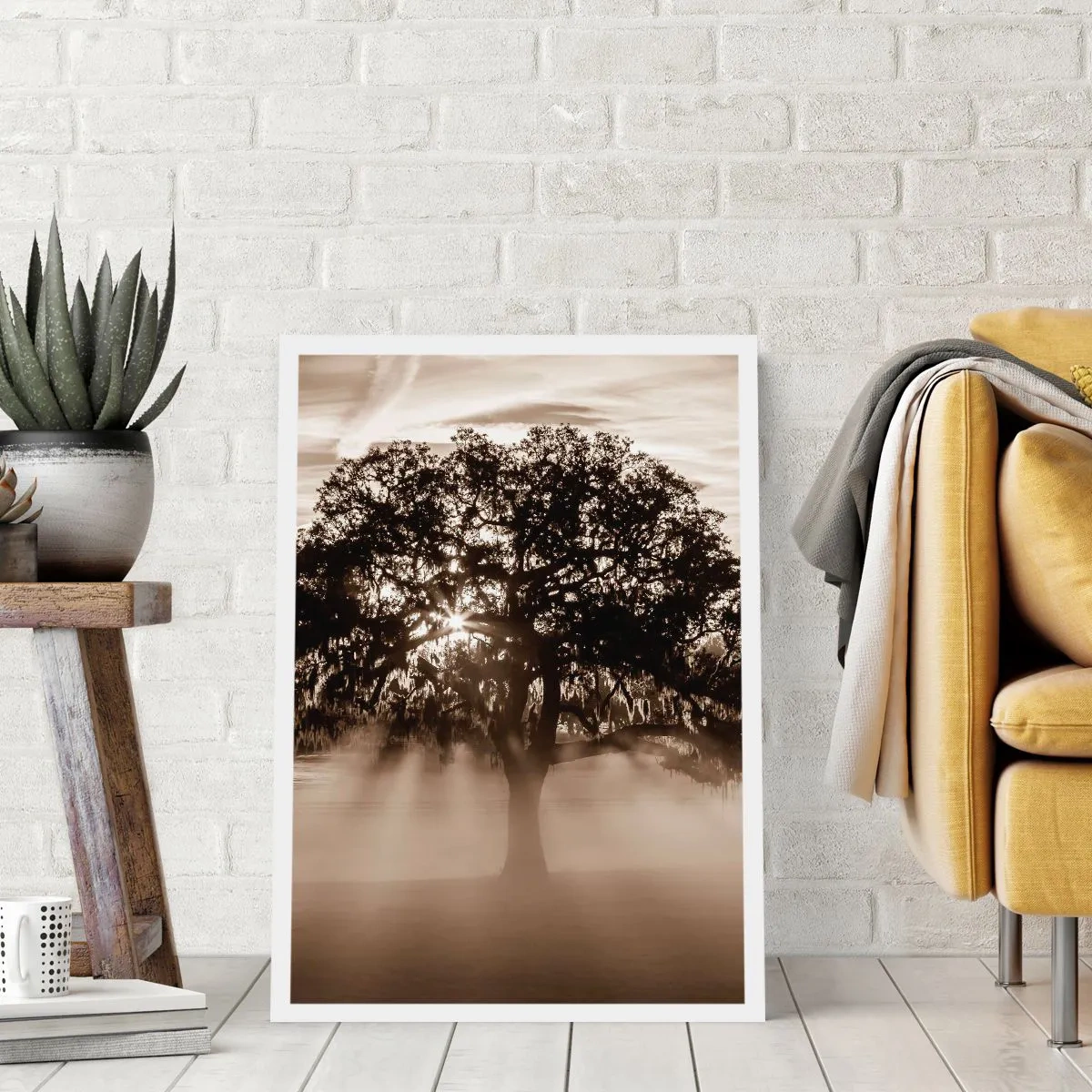 Plakat - Drzewo w mgle z promieniami światła - 50x70cm - Drzewo wiadomości samego dobrego - Nowoczesna dekoracja ścienna do salonu, kuchni i sypialni ARTTOR