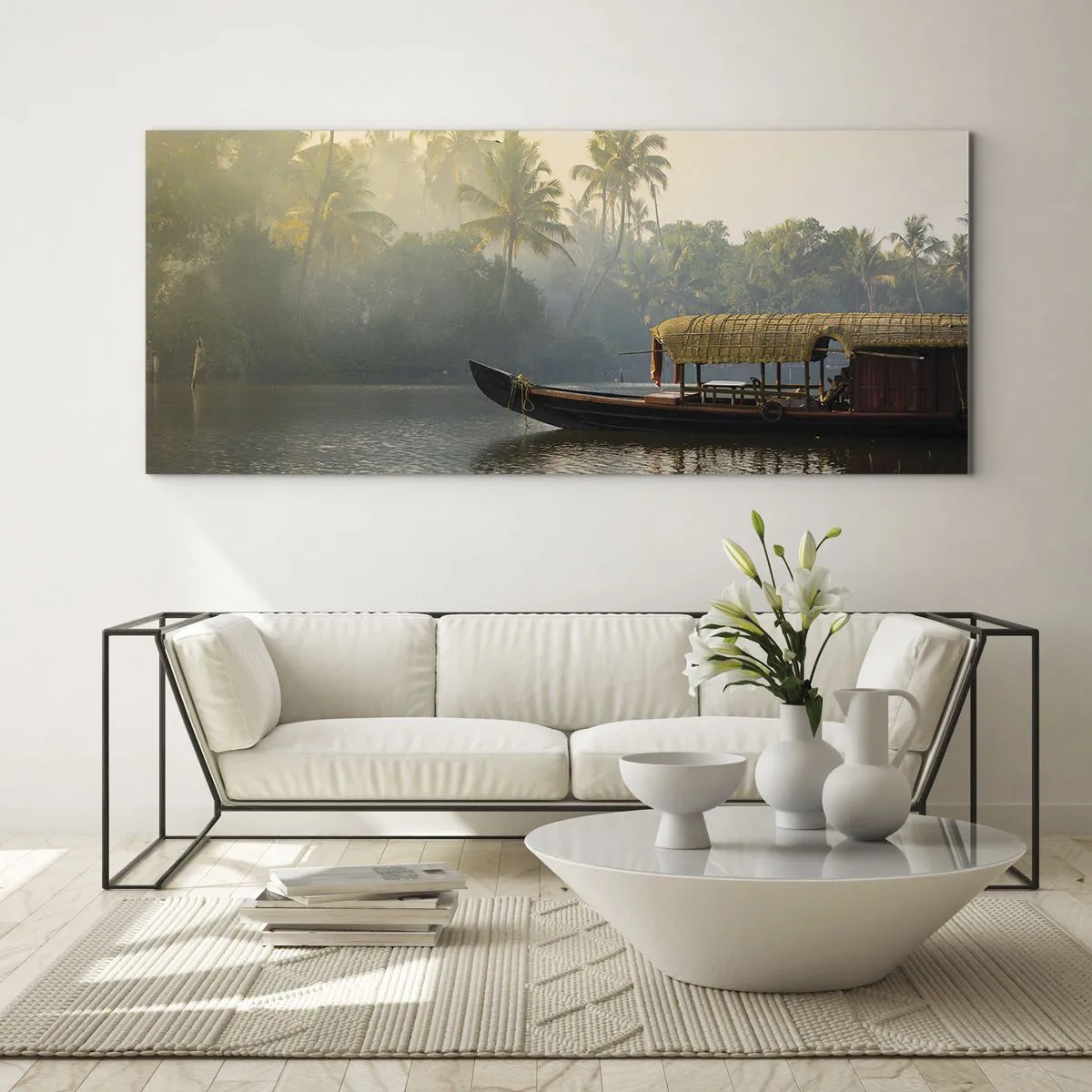 Obraz na szkle - Tradycyjna łódź na spokojnej rzece wśród palm - 120x50cm - Dom na rzece - Nowoczesna dekoracja ścienna do salonu i sypialni ARTTOR