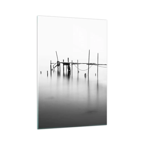 Obraz na szkle - Czarno-biały pomost zanurzony w mglistym krajobrazie - 70x100cm - A jeśli świata nie ma? - Nowoczesna dekoracja ścienna do salonu i sypialni ARTTOR