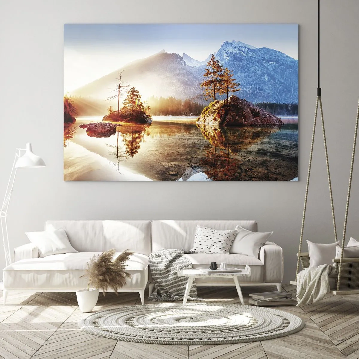 Obraz na szkle - Górski krajobraz o poranku z drzewami i odbiciem w jeziorze - 70x50cm - Natura w nowym świetle - Nowoczesna dekoracja ścienna do salonu i sypialni ARTTOR