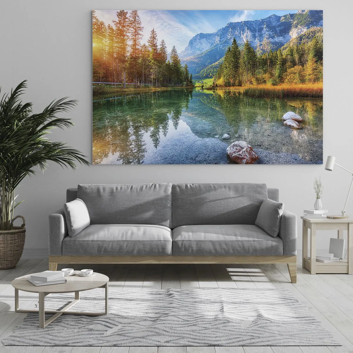 Obraz na szkle - Górskie jezioro otoczone lasem i majestatycznymi szczytami - 70x50cm - Łagodność jesieni - Nowoczesna dekoracja ścienna do salonu i sypialni ARTTOR