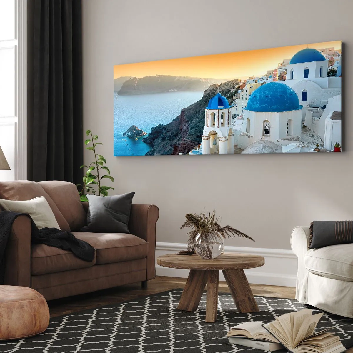 Obraz na płótnie - Widok na Santorini z białymi budynkami i błękitnym morzem - 160x50cm - Santorini - przytulone do skał - Nowoczesna dekoracja ścienna do salonu i sypialni ARTTOR