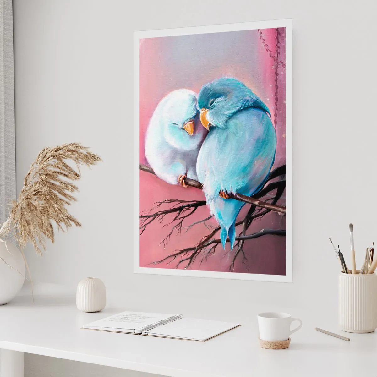 Plakat - Dwa ptaki siedzące na gałęzi w romantycznej scenerii - 50x70cm - Cóż tu dodać?… - Nowoczesna dekoracja ścienna do salonu, kuchni i sypialni ARTTOR