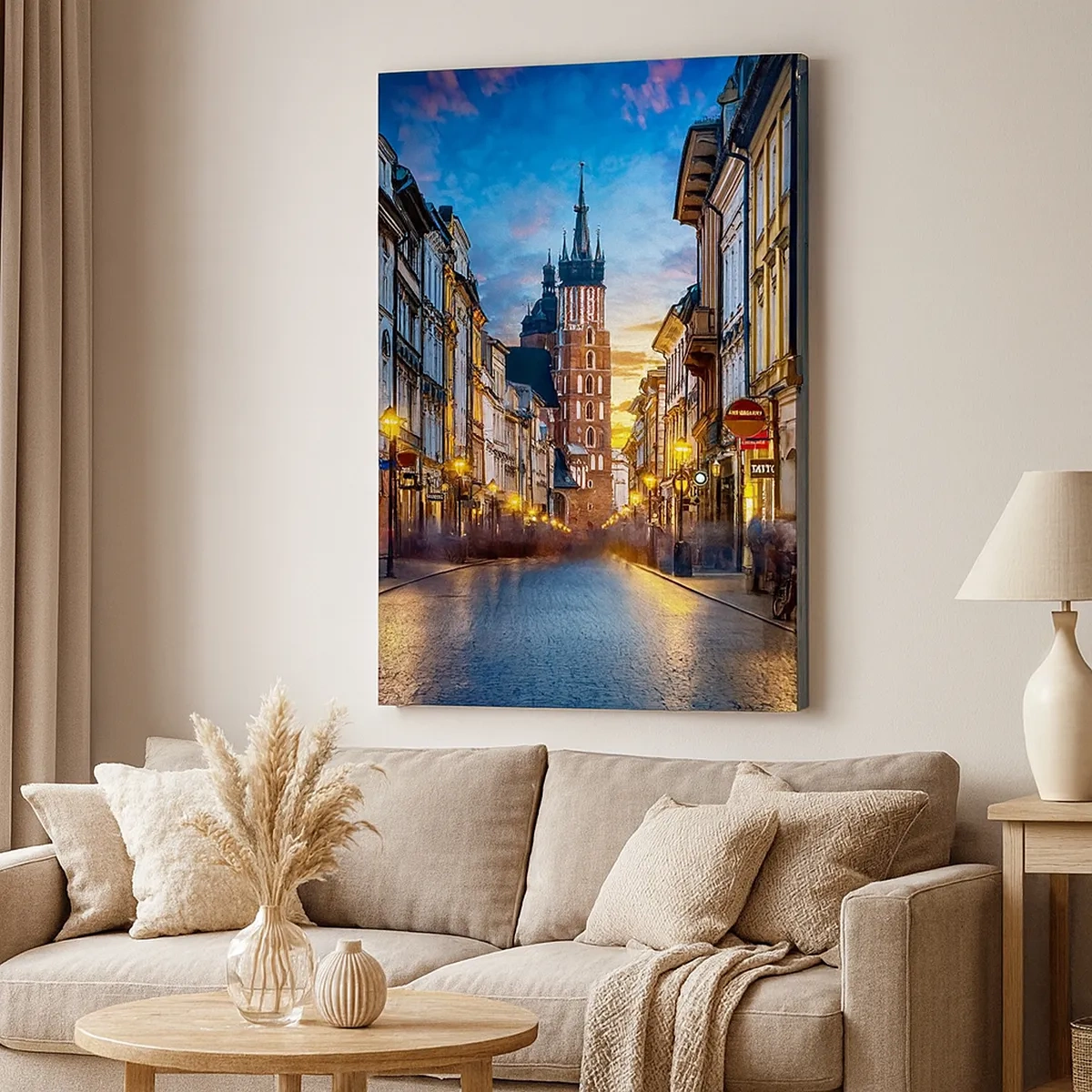 Obraz na płótnie - Ulica Floriańska w Krakowie z widokiem na Kościół Mariacki o zmierzchu - 50x70cm - Krakowski czar - Nowoczesna dekoracja ścienna do salonu, kuchni i sypialni ARTTOR