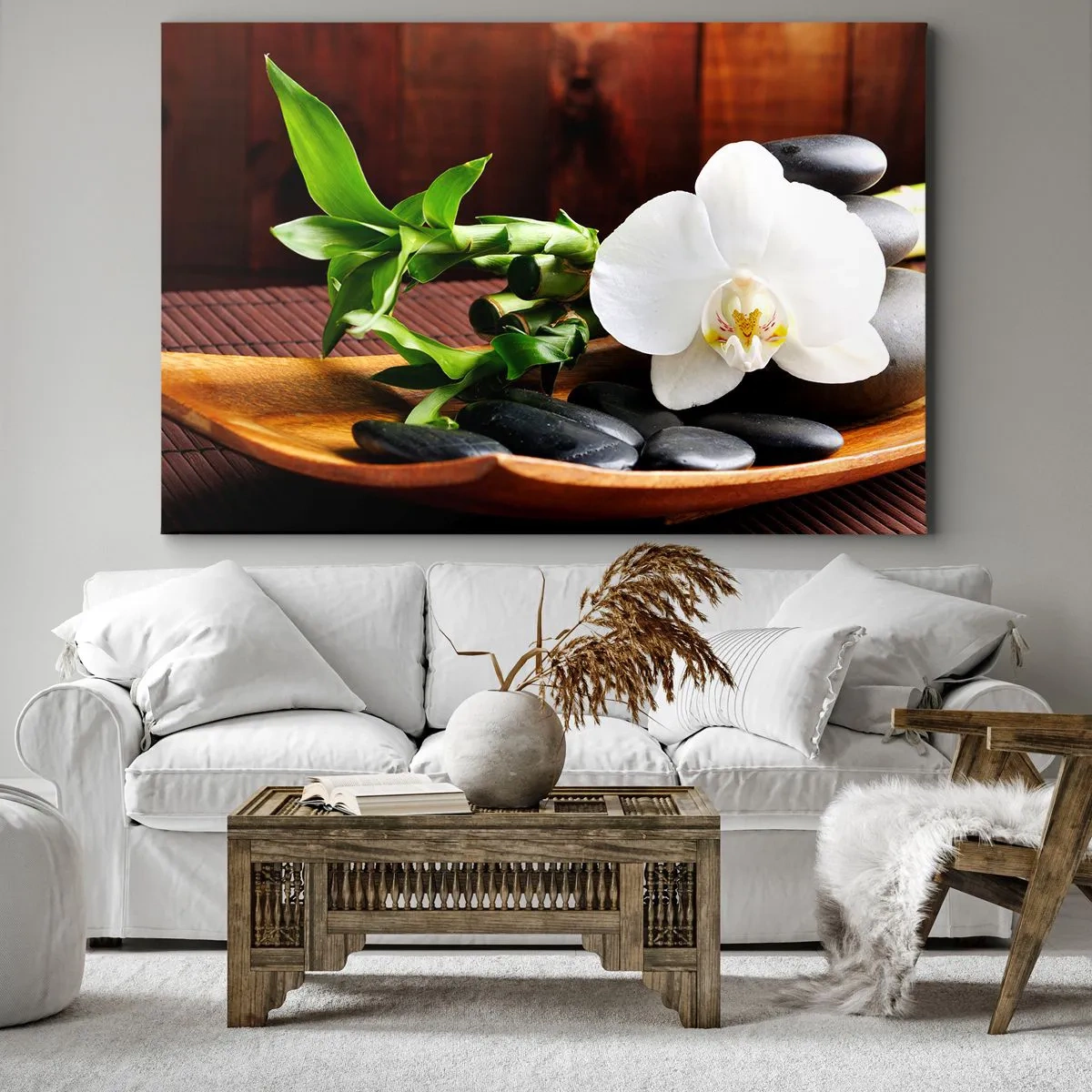 Obraz na płótnie - Biała orchidea z bambusem na tle kamieni w stylu Zen - 70x50cm - Poddaj się dotykowi natury - Nowoczesna dekoracja ścienna do salonu i sypialni ARTTOR