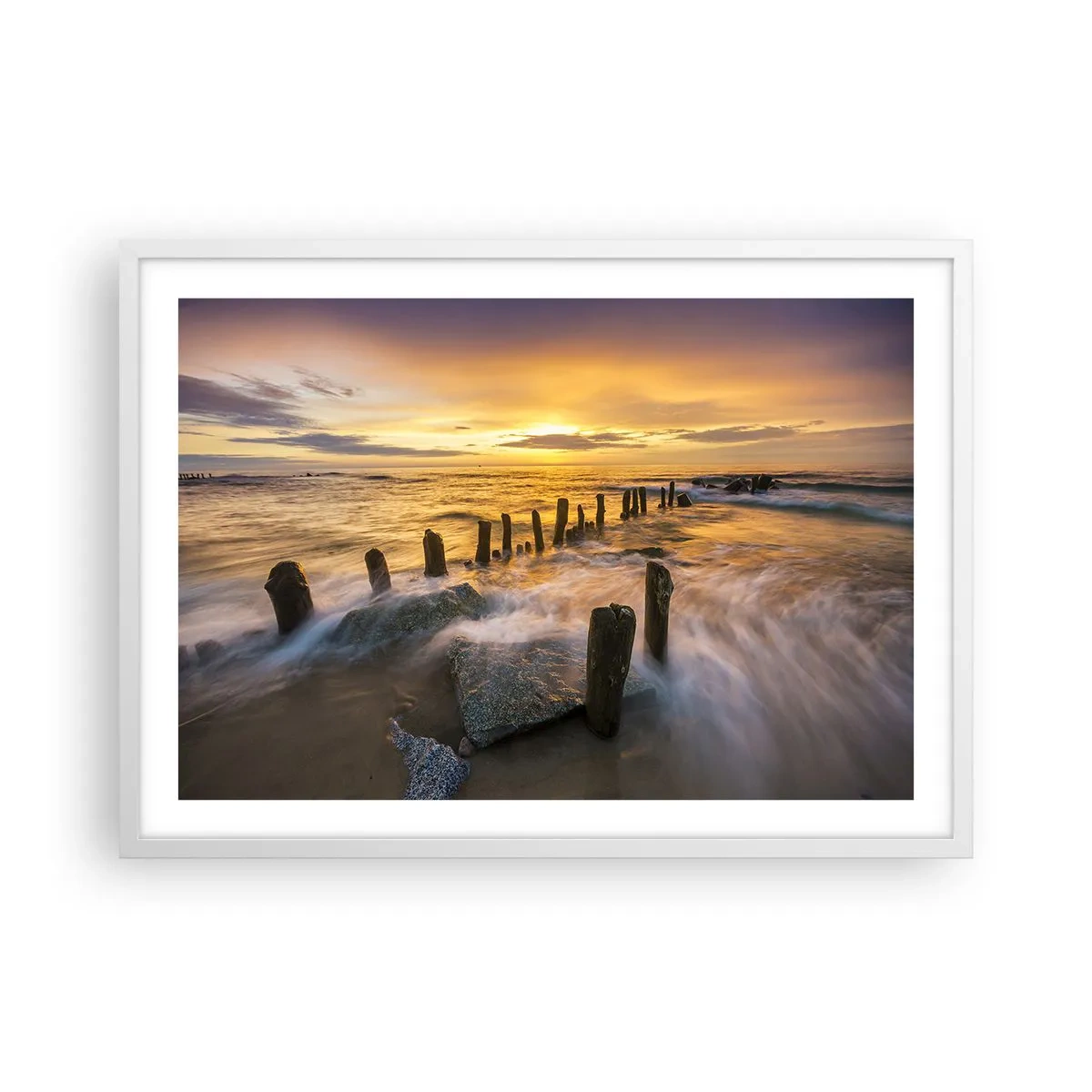 Plakat w białej ramie - Surowe piękno Bałtyku - 70x50 cm