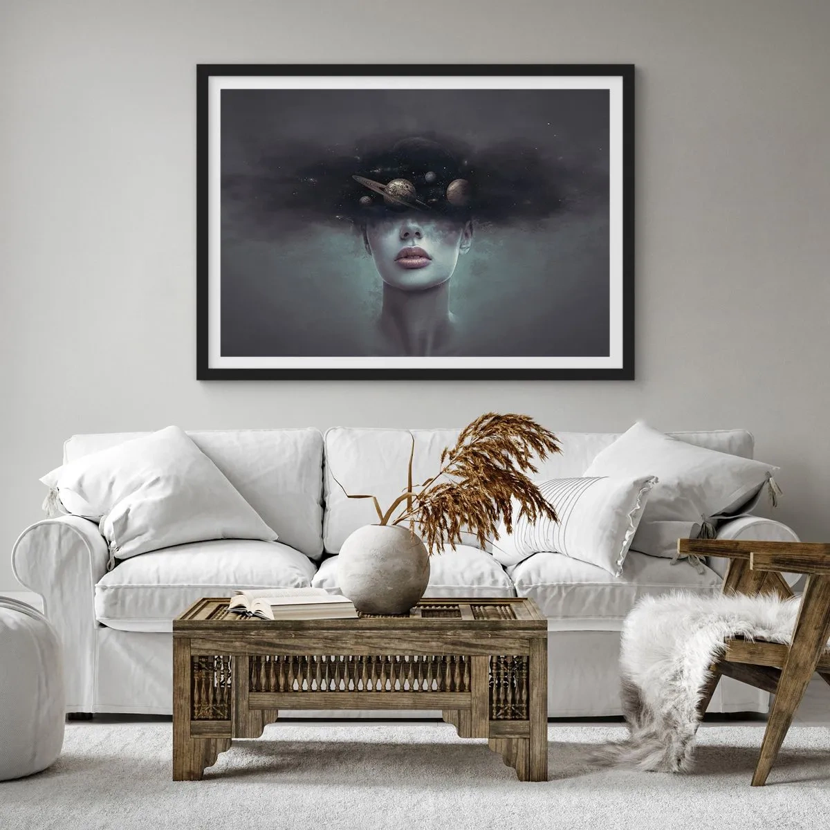 Plakat w czarnej ramie - Kobieca twarz z motywem planet i kosmosu w tle - 70x50cm - A planety szaleją… - Nowoczesna dekoracja ścienna do salonu i sypialni ARTTOR