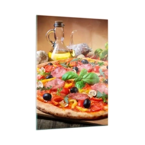 Obraz na szkle - Pizza z dodatkami na drewnianym stole z oliwą i przyprawami - 50x70cm - Z prawdziwie włoskim smakiem - Nowoczesna dekoracja ścienna do salonu, kuchni i sypialni ARTTOR