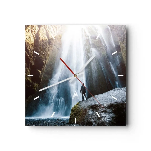 Zegar ścienny - Postać na tle majestatycznego wodospadu w skalnym wąwozie - 30x30cm - Przywrócenie proporcji - Nowoczesna dekoracja ścienna do salonu i sypialni ARTTOR