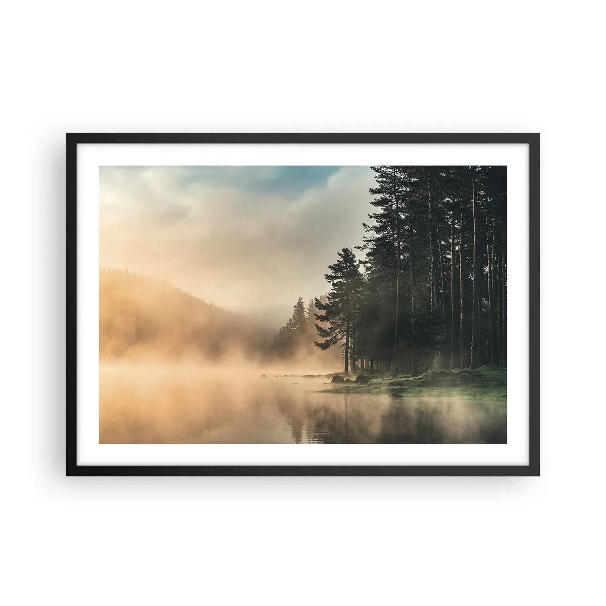 Plakat w czarnej ramie - Mglisty las nad spokojnym jeziorem - 70x50cm - Narodziny dnia - Nowoczesna dekoracja ścienna do salonu i sypialni ARTTOR