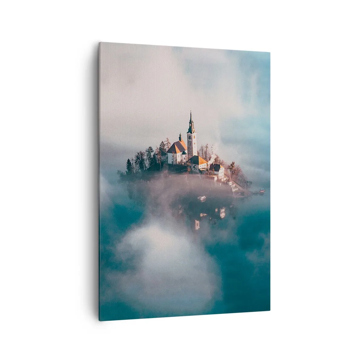 Obraz na płótnie - Malownicza wyspa z kościołem w otoczeniu mgły - 70x100cm - Wyspa marzeń - Nowoczesna dekoracja ścienna do salonu i sypialni ARTTOR