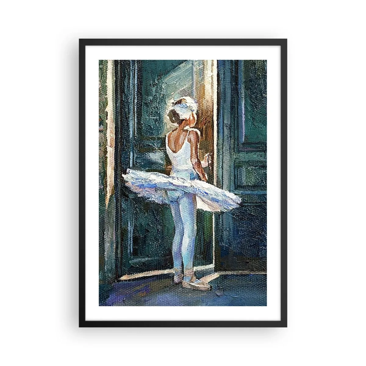 Plakat w czarnej ramie - Baletnica w świetle drzwi w impresjonistycznym stylu - 50x70cm - Przed popisem - Nowoczesna dekoracja ścienna do salonu i sypialni ARTTOR