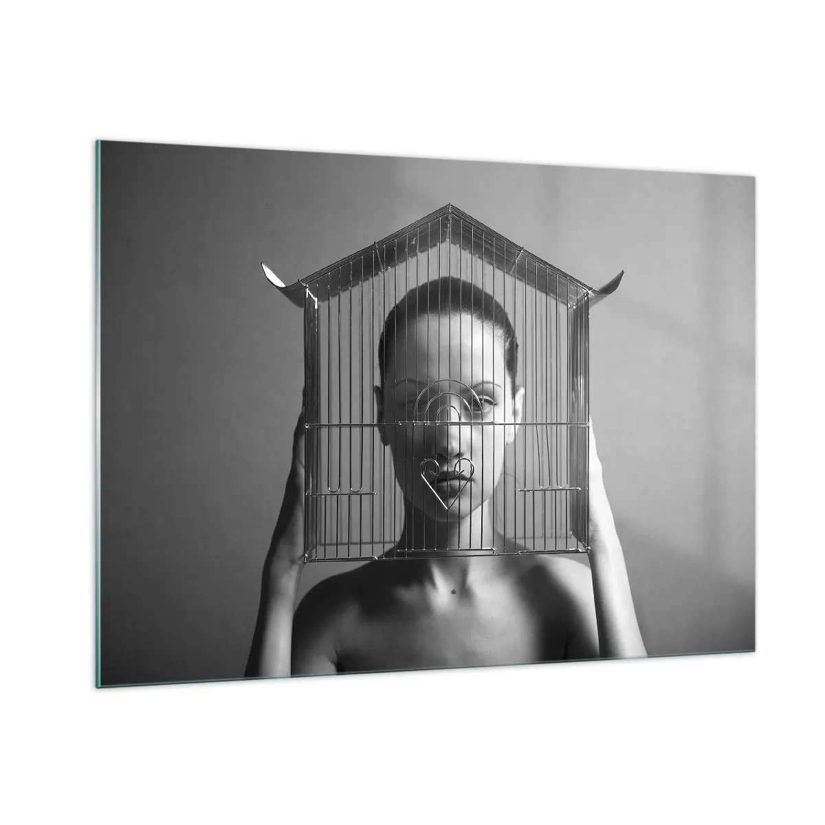 Obraz na szkle - Kobieta z klatką w kształcie domu na twarzy w czerni i bieli - 100x70cm - Portret nieco surrealistyczny - Nowoczesna dekoracja ścienna do salonu, kuchni i sypialni ARTTOR
