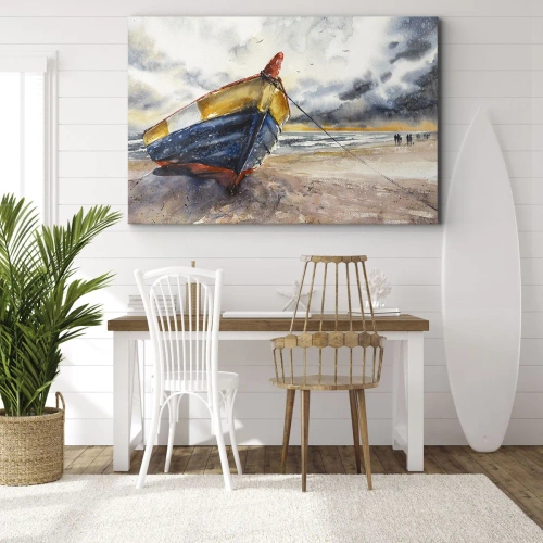 Obraz na płótnie - Odpoczynek na brzegu - Malownicza łódź na plaży przy zachmurzonym niebie - 70x50cm