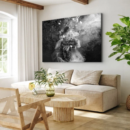 Obraz na płótnie - Sama Matka – Natura - Czarno-biała kompozycja z postacią w sukni i klatką wśród mgły - 70x50cm