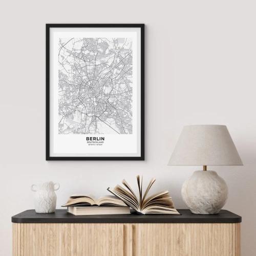 Plakat w czarnej ramie - Kwiat Berlina - Czarno-biała mapa Berlina z precyzyjnie odwzorowanymi ulicami - 50x70cm